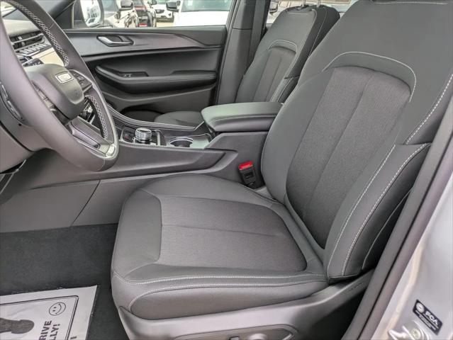 2025 Jeep Grand Cherokee Laredo X 4x2
