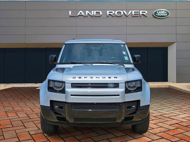 2024 Land Rover Defender 130 P400 X-Dynamic SE