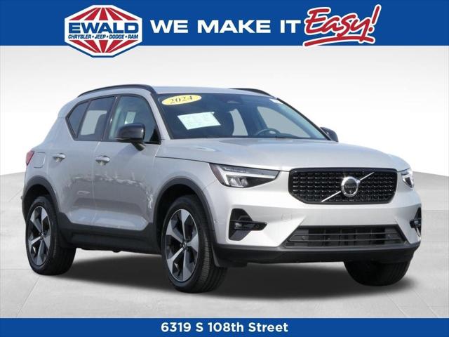 2024 Volvo XC40 B5 Plus Dark Theme