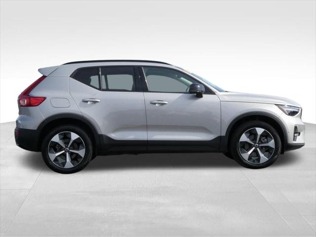 2024 Volvo XC40 B5 Plus Dark Theme
