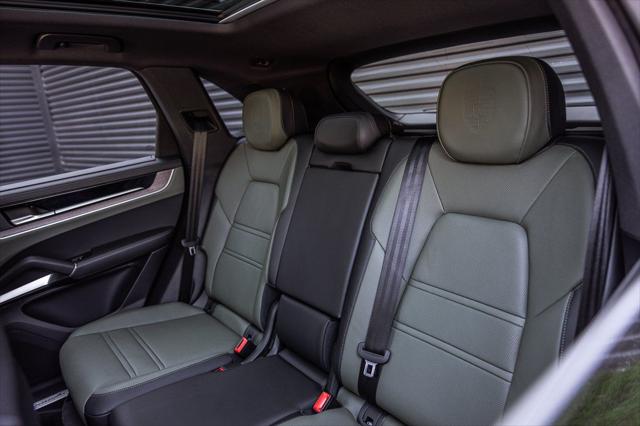 2024 Porsche Cayenne E-Hybrid Unknown