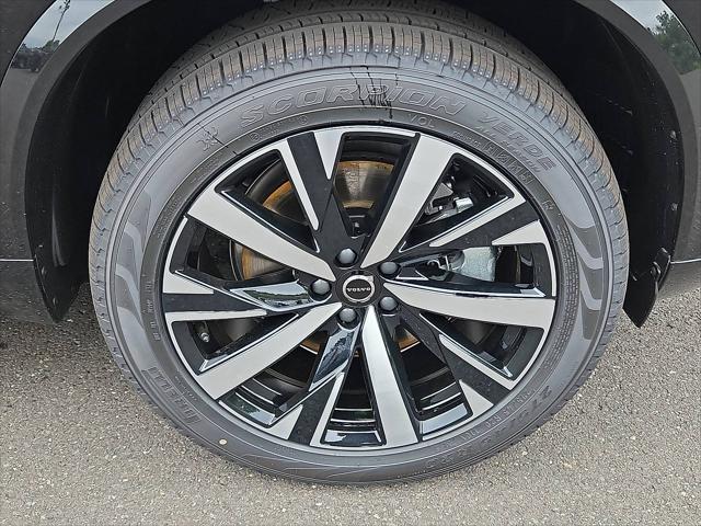 2026 Volvo XC90 Core, B6 AWD Gas (mild hybrid), Gasoline, Bright, 7 Seats