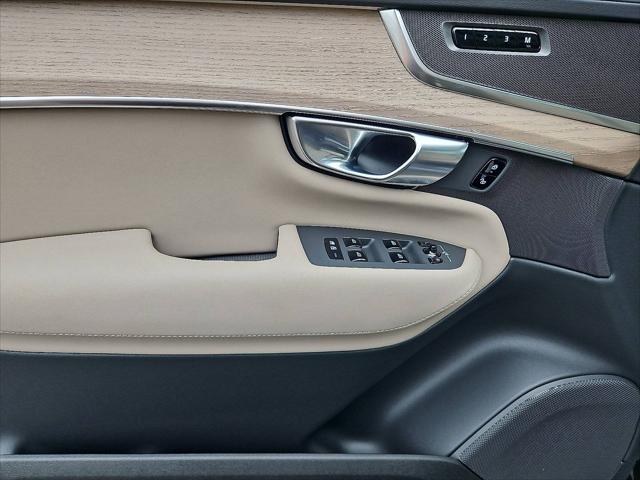2026 Volvo XC90 Core, B6 AWD Gas (mild hybrid), Gasoline, Bright, 7 Seats