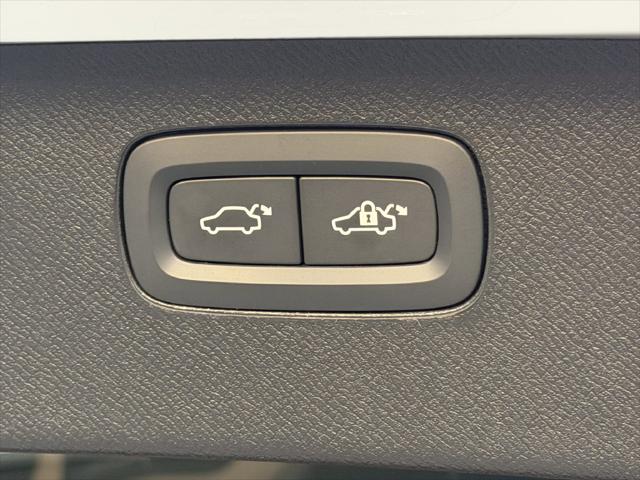 2026 Volvo XC90 Ultra, B5 AWD Gas mild hybrid, Gasoline, Bright, 7 Seats