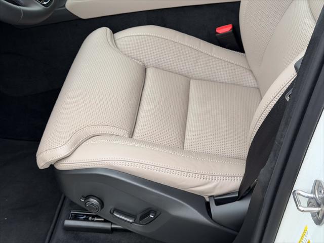 2026 Volvo XC90 Ultra, B5 AWD Gas mild hybrid, Gasoline, Bright, 7 Seats
