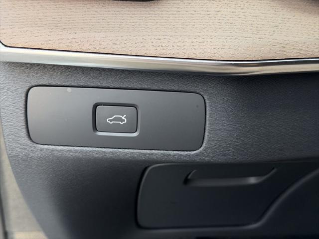 2026 Volvo XC90 Ultra, B5 AWD Gas mild hybrid, Gasoline, Bright, 7 Seats