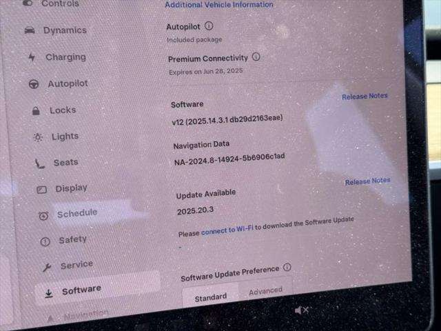2022 Tesla Model 3 Rear-Wheel Drive
