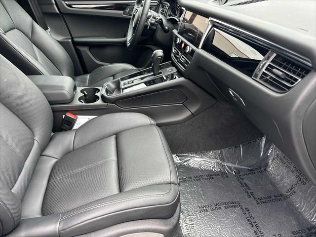 2025 Porsche Macan AWD