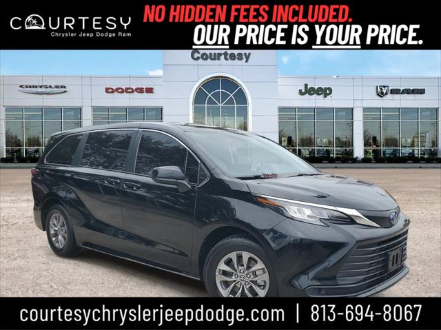 2023 Toyota Sienna LE