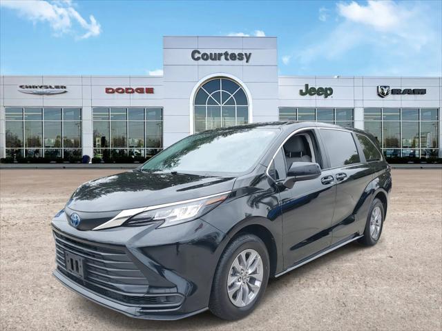 2023 Toyota Sienna LE