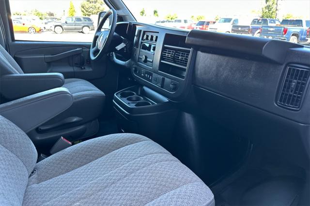 2024 Chevrolet Express Passenger RWD 3500 Extended Wheelbase LT