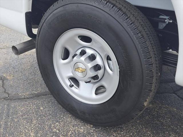 2025 Chevrolet Express Cargo Van RWD 2500 Regular Wheelbase WT