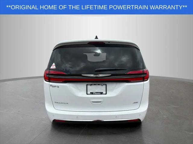2025 Chrysler Pacifica Select