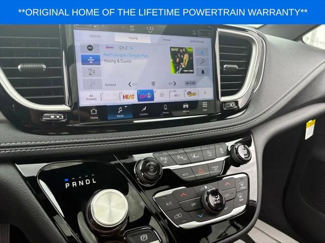 2025 Chrysler Pacifica Select