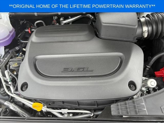 2025 Chrysler Pacifica Select