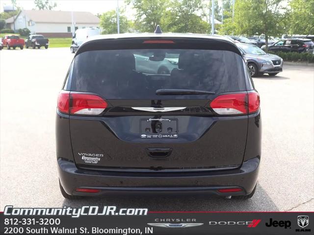 2025 Chrysler Voyager LX