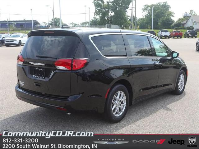 2025 Chrysler Voyager LX