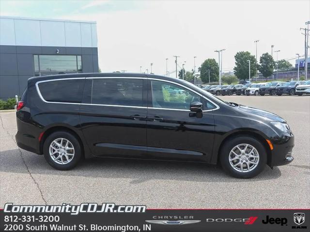 2025 Chrysler Voyager LX