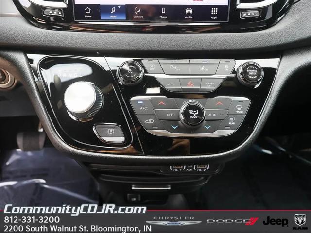 2025 Chrysler Voyager LX