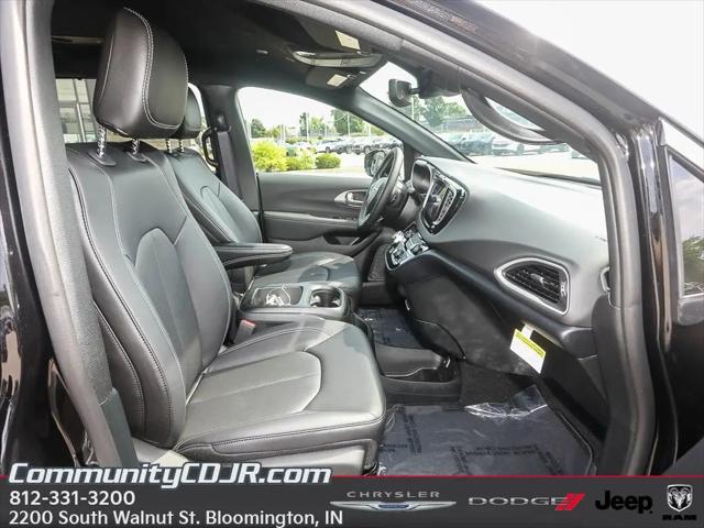 2025 Chrysler Voyager LX