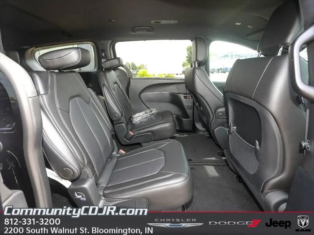 2025 Chrysler Voyager LX