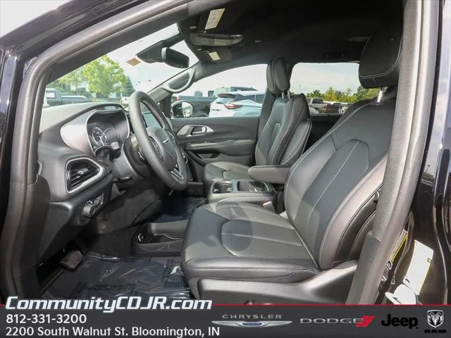 2025 Chrysler Voyager LX