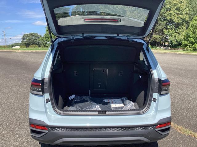 2025 Volkswagen Taos 1.5T SE Black