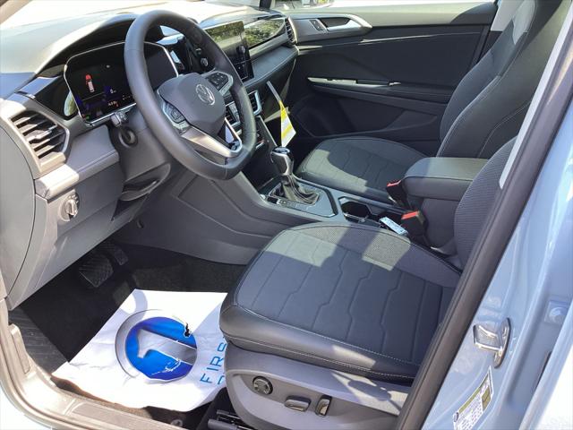2025 Volkswagen Taos 1.5T SE Black