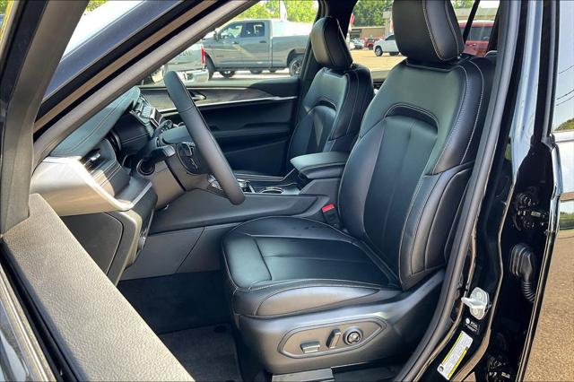 New 2025 Jeep Grand Cherokee L For Sale in Millington, TN