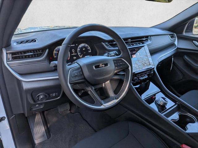 2025 Jeep Grand Cherokee Laredo X 4x4
