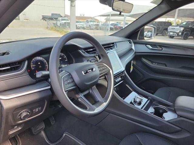 2025 Jeep Grand Cherokee GRAND CHEROKEE L LAREDO X 4X4