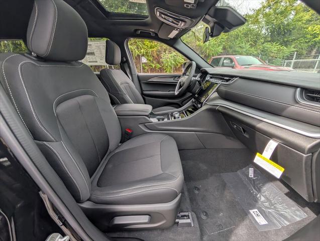 2025 Jeep Grand Cherokee GRAND CHEROKEE L LAREDO X 4X4