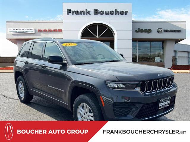 2025 Jeep Grand Cherokee GRAND CHEROKEE LAREDO 4X4