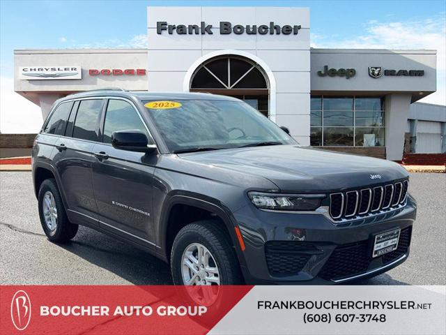 2025 Jeep Grand Cherokee GRAND CHEROKEE LAREDO 4X4
