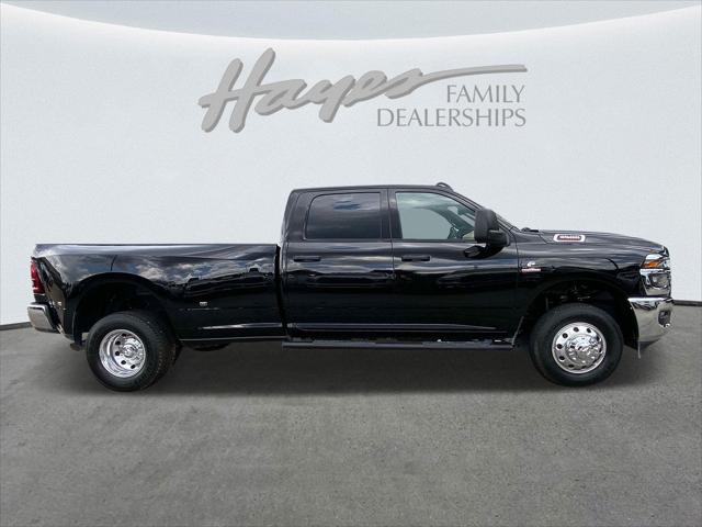 2025 RAM 3500 Tradesman Crew Cab 4x4 8 Box