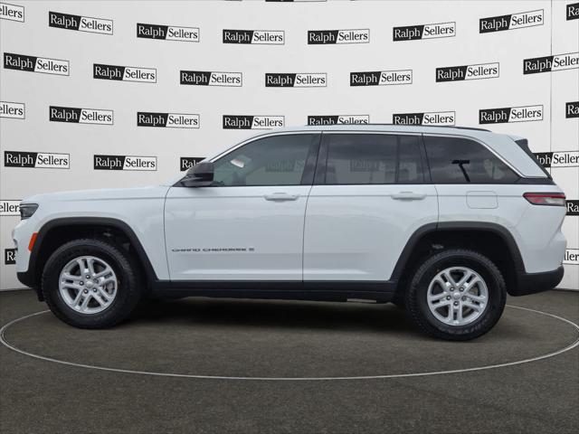 2023 Jeep Grand Cherokee Laredo 4x2