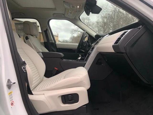 2025 Land Rover Discovery P300 S