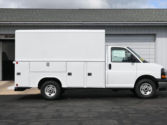 2025 GMC Savana Cutaway Work Van