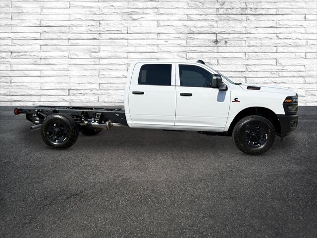 2025 RAM Ram 3500 Chassis Cab RAM 3500 TRADESMAN CREW CAB CHASSIS 4X4 60 CA