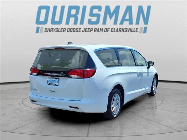 2022 Chrysler Voyager LX