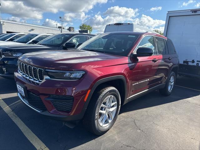 2025 Jeep Grand Cherokee GRAND CHEROKEE LAREDO X 4X4