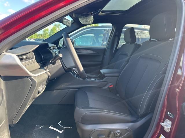 2025 Jeep Grand Cherokee GRAND CHEROKEE LAREDO X 4X4