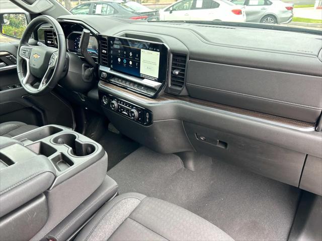 2024 Chevrolet Silverado 1500 2WD Crew Cab Standard Bed LT