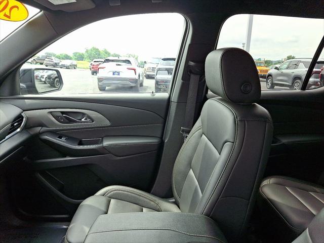 2023 Chevrolet Traverse AWD LT Leather