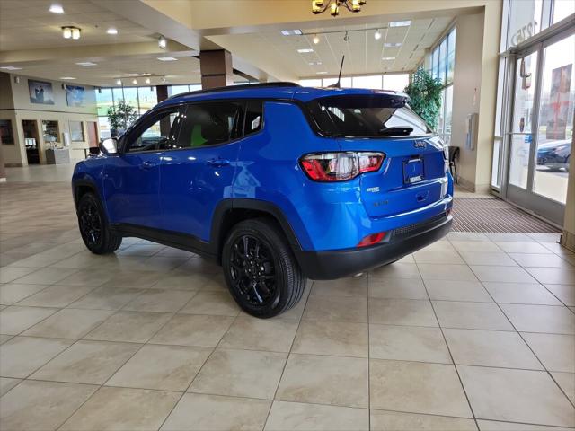 2025 Jeep Compass COMPASS LATITUDE 4X4