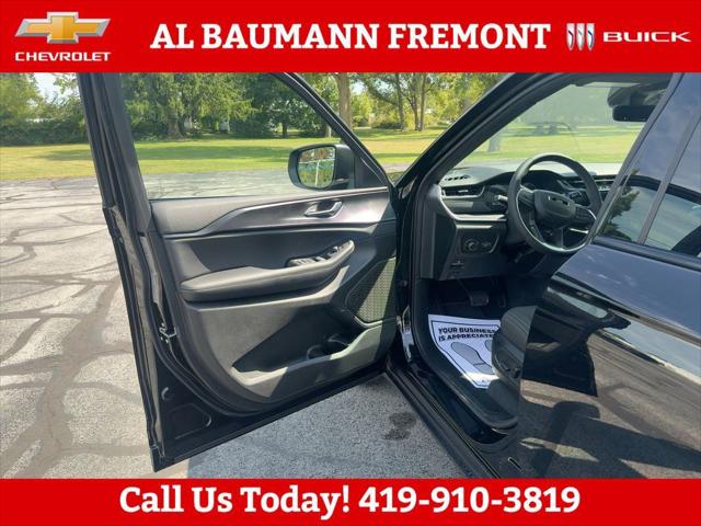 2025 Jeep Grand Cherokee GRAND CHEROKEE L LAREDO X 4X4