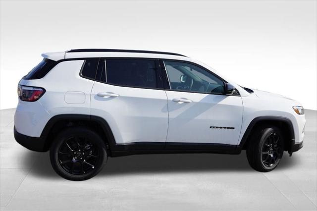 2025 Jeep Compass COMPASS LATITUDE 4X4