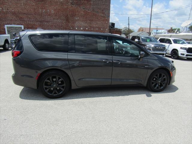 2020 Chrysler Pacifica Touring