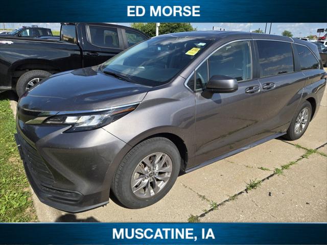 2022 Toyota Sienna LE