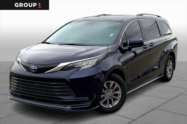 2023 Toyota Sienna LE
